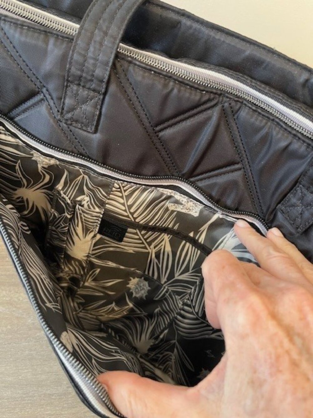 Lug Medium Skyliner Tote - Picture 5 of 14